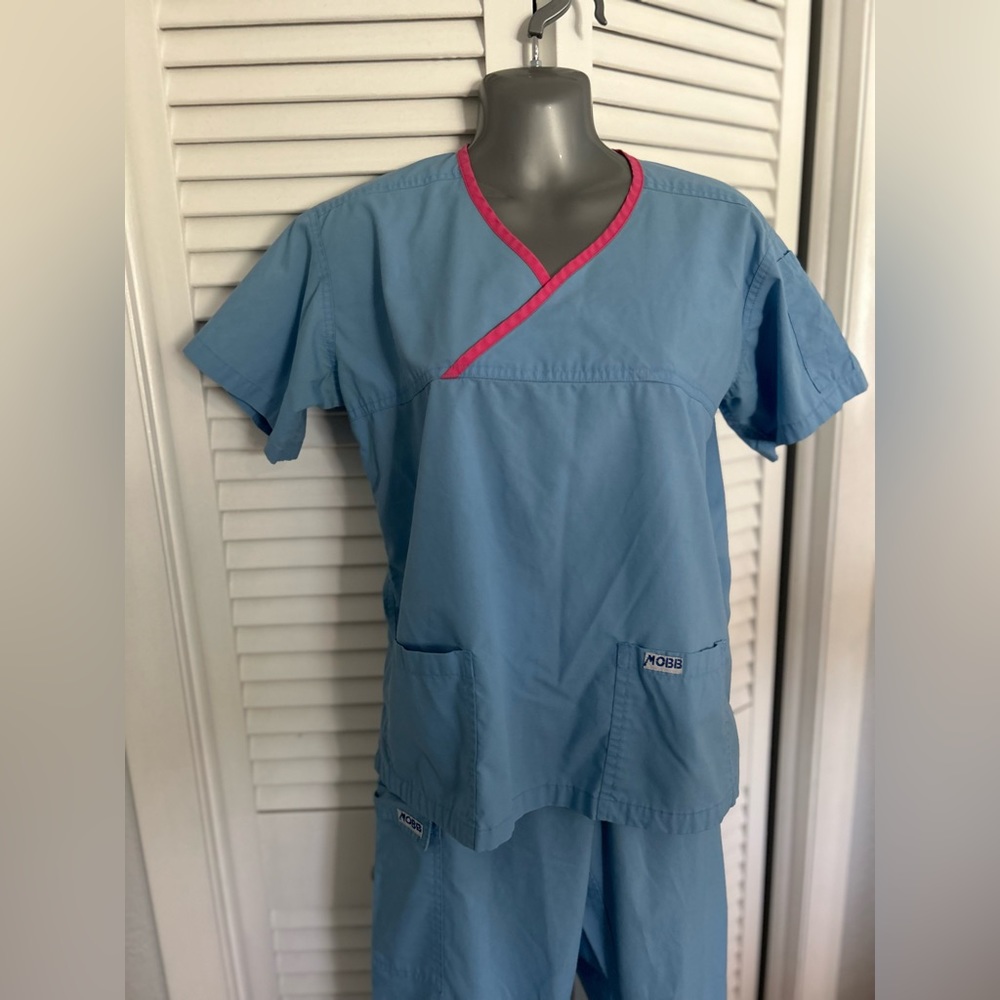 Mobb medical scrub top and bottom set XS top and XS Tall pants -blue and pink